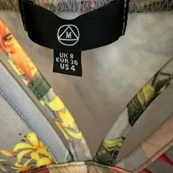 Missguided Mini Dress Floral Size 4 EUC - Picture 3 of 6